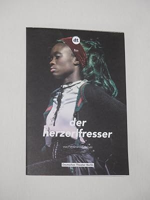 Immagine del venditore per Programmplakat Deutsches Theater Berlin 2015/16. HERZERLFRESSER von Ferdinand Schmalz. Insz.: Ronny Jakubaschk, Bhnenbild/ Kostme: Matthias Koch, techn. Einr.: Dirk Salchow. Mit Thorsten Hierse, Lorna Ishema, Harald Baumgartner, Elias Arens, Isabel Schosnig venduto da Fast alles Theater! Antiquariat fr die darstellenden Knste