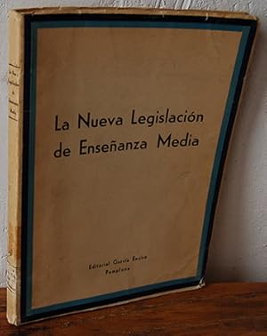 Imagen del vendedor de LA NUEVA LEGISLACIN DE ENSEANAZA MEDIA a la venta por EL RINCN ESCRITO