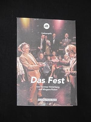 Imagen del vendedor de Programmplakat Deutsches Theater Berlin 2016/17. DAS FEST von Vinterberg/ Rukov. Insz.: Anne Lenk, Bhnenbild: Halina Kratochwil, Kostme: Sybille Wallum, techn. Einr.: Dirk Salchow. Mit Jrg Pose, Barbara Schnitzler, Alexander Khuon, Lisa Hrdina, Camill Jammal, Franziska Machens, Thorsten Hierse, Anita Vulesica, Katharina Matz a la venta por Fast alles Theater! Antiquariat fr die darstellenden Knste