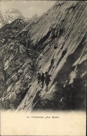 Bild des Verkufers fr Ansichtskarte / Postkarte Hllenthal, Am Brett, Bergsteiger, Abgrund, Steilwand, Zugspitzbesteigung zum Verkauf von akpool GmbH