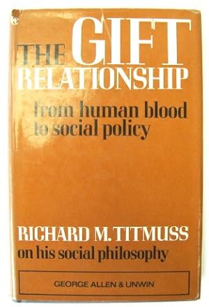 Bild des Verkufers fr The Gift Relationship: From Human Blood to Social Policy zum Verkauf von PsychoBabel & Skoob Books
