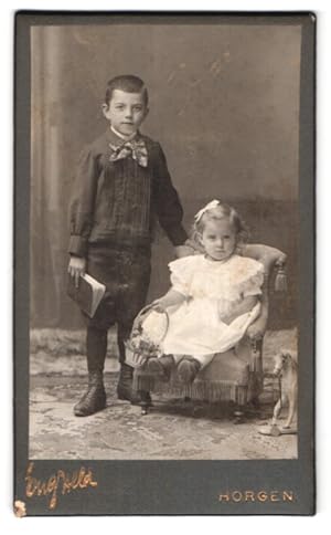 Bild des Verkufers fr Fotografie Eug. Held, Horgen, Portrait zwei bildschne Kinder in Anzug und Kleid zum Verkauf von Bartko-Reher