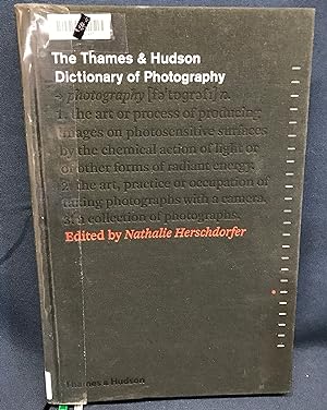 Bild des Verkufers fr The Thames & Hudson Dictionary of Photography zum Verkauf von Friends of the Library Bookstore