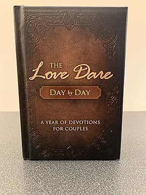 Bild des Verkufers fr The Love Dare Day by Day: A Year of Devotions for Couples zum Verkauf von Vero Beach Books