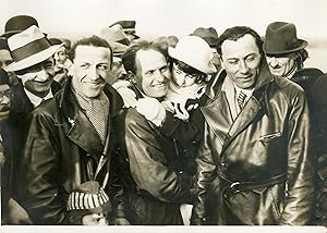 "Les aviateurs LENIER, REGINENSI, TOUGE 1932" Photo de presse originale G. DEVRED Agence ROL Pari...