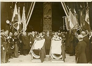 "Obsèques de LE BRIX & MESMIN à NOTRE-DAME" Photo de presse originale G. DEVRED Agence ROL Paris ...