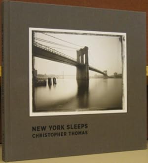 Image du vendeur pour New York Sleeps mis en vente par Moe's Books