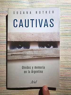 Seller image for Cautivas. Olvidos y memoria en la Argentina for sale by Campbell Llibres