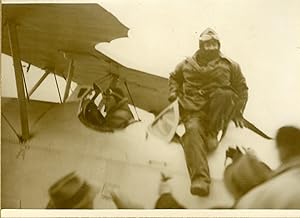 "Paul REYNAUD Ministre des Colonies à sa descente d'avion" Photo de presse originale G. DEVRED Ag...