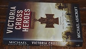 Immagine del venditore per VICTORIA CROSS HEROES venduto da CHESIL BEACH BOOKS