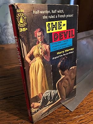 Imagen del vendedor de She-Devil a la venta por Parrots Roost Vintage Books