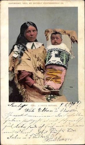 Ansichtskarte / Postkarte A proud mother, Indianerin mit ihrem Kind