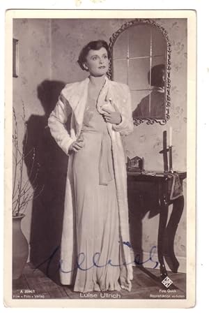 LUISE ULLRICH (1910 - 1995). Österreichische Schauspielerin. FOTO-KARTE SIGNIERT. UfA. Foto: Quick.