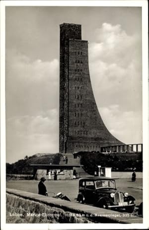 Image du vendeur pour Ansichtskarte / Postkarte Laboe Probstei Ostsee, Partie am Marine Ehrenmal, BMW Oldtimer mis en vente par akpool GmbH