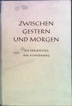 Seller image for Zwischen gestern und morgen: die Erziehung am Scheideweg. for sale by books4less (Versandantiquariat Petra Gros GmbH & Co. KG)
