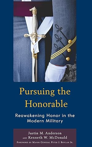 Bild des Verkufers fr Pursuing the Honorable: Reawakening Honor in the Modern Military zum Verkauf von moluna