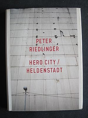 Bild des Verkufers fr Hero City / Heldenstadt. Nummer 672 von 800 Exemplaren zum Verkauf von Antiquariat Schleifer