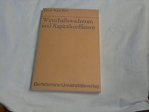 Image du vendeur pour Wirtschaftswachstum und Kapitalkoeffizient : eine strukturtheoret. Untersuchung unter bes. Bercks. d. japan. Wachstumsprozesses von 1905 - 1965. Chuk Kyo Kim. Mit e. Vorw. von Willy Kraus / Bochumer Schriften zur Entwicklungsforschung und Entwicklungspolitik ; Bd. 13 mis en vente par Versandhandel Rosemarie Wassmann