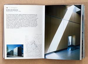 Bild des Verkufers fr Architektur Graz. Positionen im Stadtraum. Mit Schwerpunkt ab 1990. zum Verkauf von antiquariat peter petrej - Bibliopolium AG