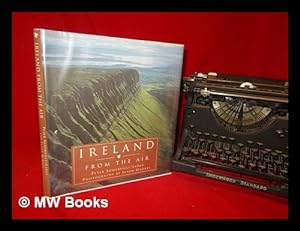 Bild des Verkufers fr Ireland from the air / Peter Somerville-Large ; photography by Jason Hawkes zum Verkauf von MW Books Ltd.