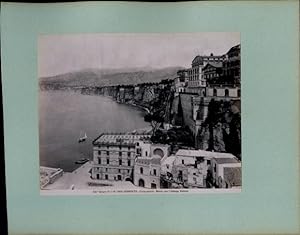 Foto um 1880, Sorrento Campania, Marina con l'Albergo Victoria, Marina della Praja - Edizione Ali...