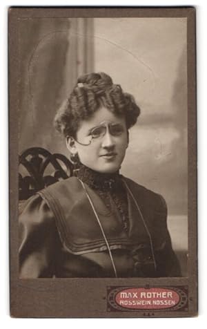 Seller image for Fotografie Max Rother, Rosswein, Mittelstrasse, Portrait junge Dame mit Hochsteckfrisur und Zwicker for sale by Bartko-Reher