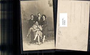 Bild des Verkufers fr 670625,Foto Ak zwei Paare Portrait Anzug Mode um 1925 zum Verkauf von Versandhandel Lehenbauer