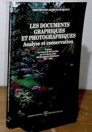 Seller image for LES DOCUMENTS GRAPHIQUES ET PHOTOGRAPHIQUES - ANALYSE ET CONSERVATION for sale by Livres 113