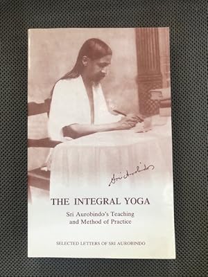 Image du vendeur pour The Integral Yoga Selected Letters of Sri Aurobindo mis en vente par The Groaning Board