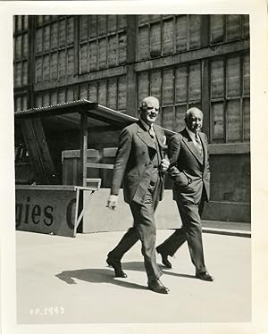 "Robert T. KANE et Cecil B. DEMILLE" Photo originale PARAMOUNT GP-2993 aux Studios de Joinville (...