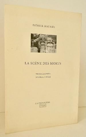 LA SCENE DES MORTS. Photographies de Gérard Macé.