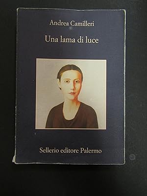Seller image for Andrea Camilleri. Una lama di luce. Sellerio. 2012 for sale by Amarcord libri