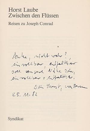 Bild des Verkufers fr Zwischen den Flssen. Reisen zu Joseph Conrad. (Mit Widmung und Signatur des Autors!). zum Verkauf von Antiquariat Schwarz & Grmling GbR