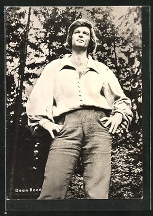Bild des Verkufers fr Ansichtskarte Schauspieler Dean Reed im DDR-Film Aus dem Leben eines Taugenichts zum Verkauf von Bartko-Reher
