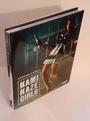 Image du vendeur pour Kamikaze Girls. [Englisch-Deutsche Originalausgabe.] mis en vente par Antiquariat Bibliomania