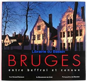 Seller image for Bruges Entre Belfroi et canaux for sale by Librairie du Bassin