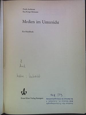 Bild des Verkufers fr Medien im Unterricht: Ein Handbuch. zum Verkauf von books4less (Versandantiquariat Petra Gros GmbH & Co. KG)