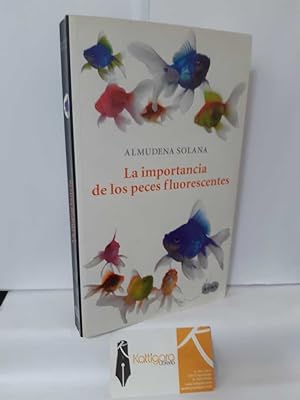 Seller image for LA IMPORTANCIA DE LOS PECES FLUORESCENTES for sale by Librera Kattigara