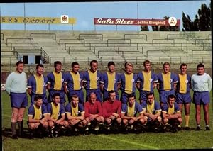 Bild des Verkäufers für Ansichtskarte / Postkarte Eintracht Braunschweig, Bundesliga Saison 1965/66, Mannschaft und Trainer im Stadion zum Verkauf von akpool GmbH