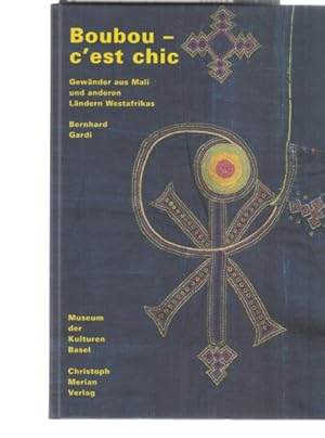 Bild des Verkufers fr Boubou - c'est chic : Gewnder aus Mali und anderen Lndern Westafrikas ; [Ausstellung "Boubou - C'Est Chic. Gewnder aus Mali und Anderen Lndern Westafrikas" im Museum der Kulturen Basel, 27. Mai bis 31. Oktober 2000]. Bernhard Gardi. [bers. der franz. Texte: Sophia Mller]. zum Verkauf von Fundus-Online GbR Borkert Schwarz Zerfa