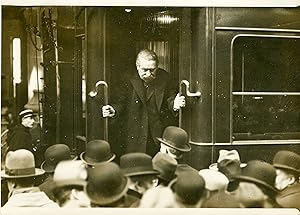 "Aristide BRIAND à la GARE DU NORD 1930" Photo de presse originale G. DEVRED Agence ROL Paris (1930)