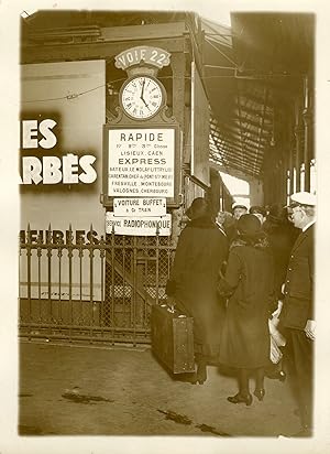 "Mise en service d'une VOITURE-BUFFET dans le PARIS-CHERBOURG (GARE ST-LAZARE 1932)" Photo de pre...