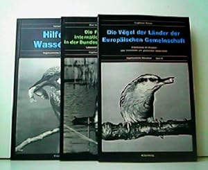 Bild des Verkufers fr Konvolut aus 3 Bnden! 1. Hilfe fr Wasservgel. 2. Die Feuchtgebiete internationaler Bedeutung in der Bundesrepublik Deutschland - Lebenssttten fr Wat- und Wasservgel. 3. Die Vgel der Lnder der Europischen Gemeinschaft - Artenkatalog mit Angaben ber Vorkommen und gesetzlichen Status. Vogelkundliche Biobliothek - Band 2, 4 und 9. zum Verkauf von Antiquariat Kirchheim