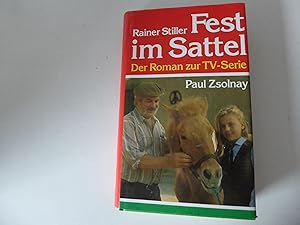 Bild des Verkufers fr Fest im Sattel. Der Roman zur TV-Serie. Hardcover mit Schutzumschlag zum Verkauf von Deichkieker Bcherkiste