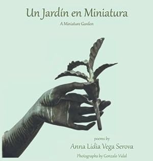 Imagen del vendedor de Un Jard ­n en Miniatura (Spanish Edition) by Vega Serova, Anna Lidia [Hardcover ] a la venta por booksXpress