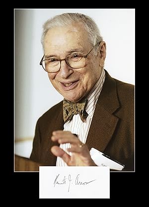 Bild des Verkufers fr Kenneth Arrow (1921-2013) - Carte signe + Photo - 90s zum Verkauf von PhP Autographs