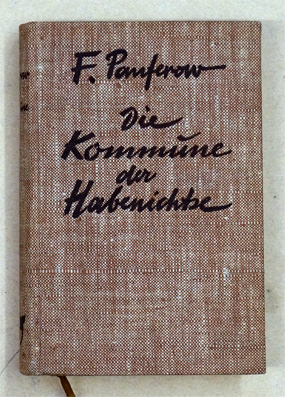 Seller image for Die Kommune der Habenichtse. Roman. for sale by antiquariat peter petrej - Bibliopolium AG