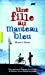 Seller image for Une fille au manteau bleu [FRENCH LANGUAGE - No Binding ] for sale by booksXpress