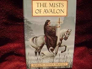 Bild des Verkufers fr The Mists of Avalon zum Verkauf von Bodacious Books