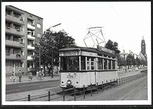 Bild des Verkufers fr Fotografie unbekannter Fotograf, Ansicht Berlin, Otto-Suhr-Allee, Strassenbahn-Triebwagen Nr. 3709 Richtung Osloer Strasse zum Verkauf von Bartko-Reher